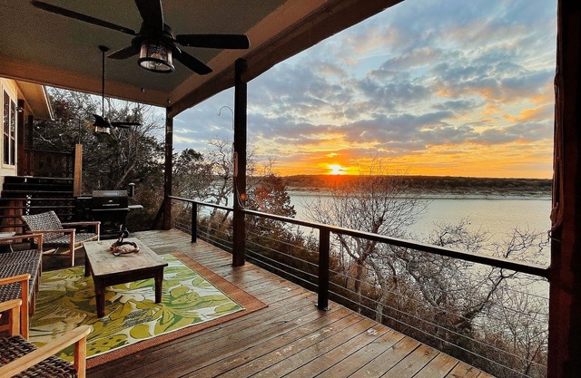 Experience Lake Belton! Pet-friendly Home w/Lake access, magical views & sunsets