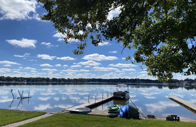 Lakefront Cottage mit fantastischem Pool und Aussicht