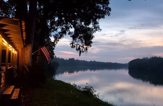 Experience life on the Alabama River! Pet-Friendly! 3BD/2BA