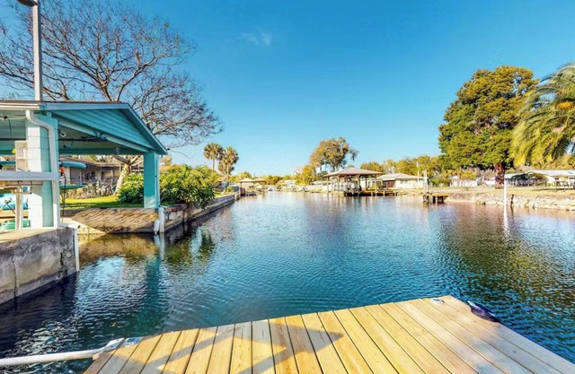 Experience Manatee Magic: Your Cozy Retreat Awaits!