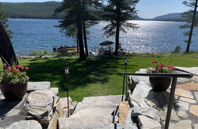 Schöne Montana Waterfront Home schläft 10 auf unberührten McGregor Lake
