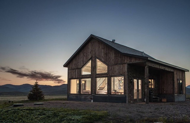 Experience Montana's Rustic Charm in the Big Hole Valley!