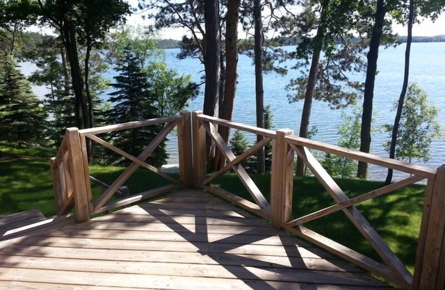 Schöne Lake Home Eingebettet in den North Woods