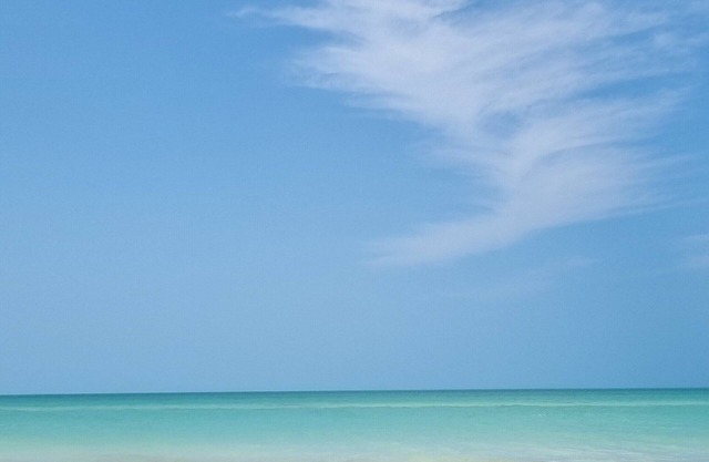 Experience Pure Relaxation: Secure, Silent Caribbean Apartment with Island Charm