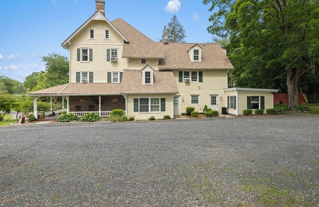 Experience Rich History&Relax at a Delightful Residence Center ofNYHudson Valley