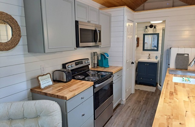 "A Stones Throw" Vermont Tiny House!