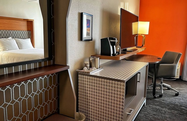 Experience Soothing Moments & Luxury! 4 Family-friendly Units, Indoor Pool!