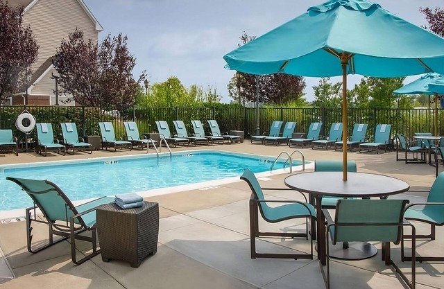 Experience Southern Hospitality in the Heart of Charleston! Pool, Tennis Court!