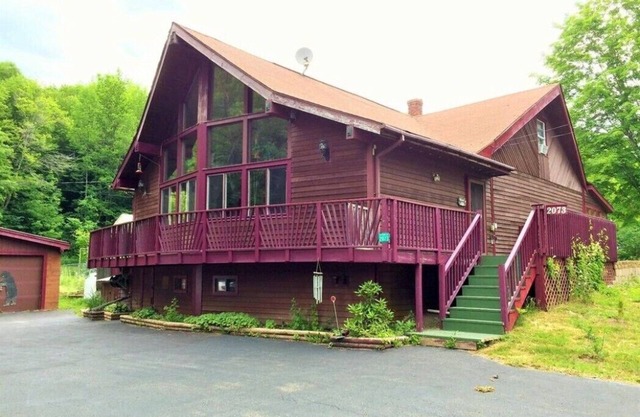 Erleben Sie die Catskills. Entdecken, unterhalten und entspannen Sie in unserem Chalet.