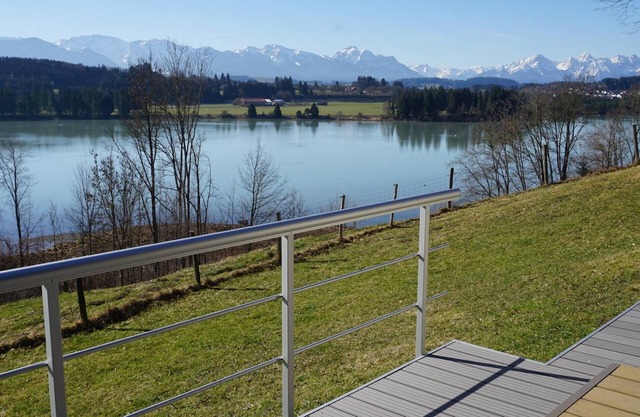 Erleben Sie unvergessliche Momente im Feriendorf Hochbergle am See!