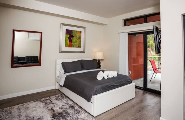 Explore Balboa Park From Your Cozy Studio w Patio