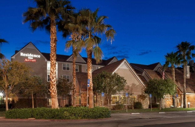 Explore Burrage Mansion! 2 1BR Suites w/ Full Kitchen. Pets Welcome & Pool!