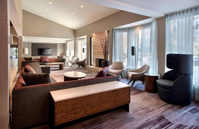 Explore Downtown Boston! Three 1BR Suite, Pets Are Allowed, Indoor Pool!