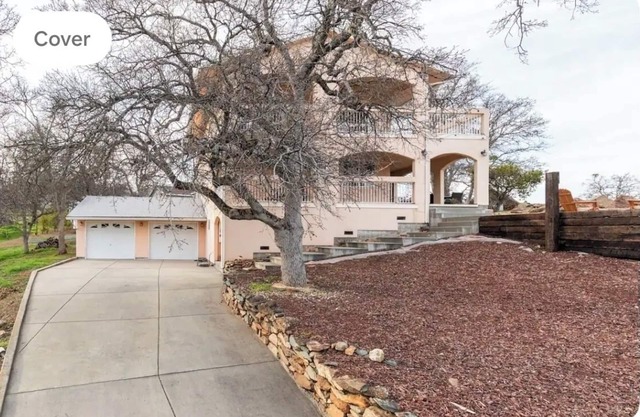 Explore natures retreat with amazing views of Lake Tulloch and close to Yosemite