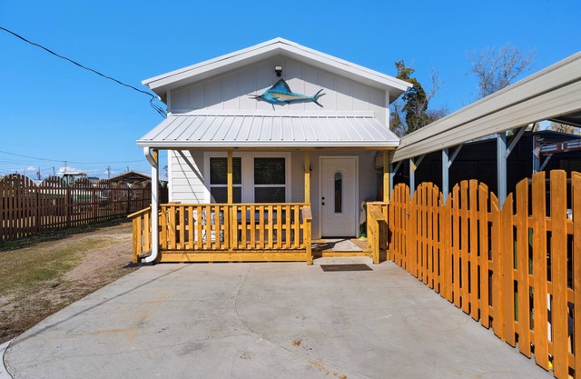 Explore Panama City in a Perfect Serene Home!