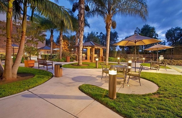 Explore San Diego's Wonders! Full Kitchen, Free Breakfast, Pool, Pet-friendly!