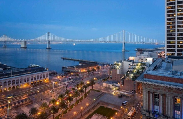 Explore San Francisco's Financial District From Our Room !