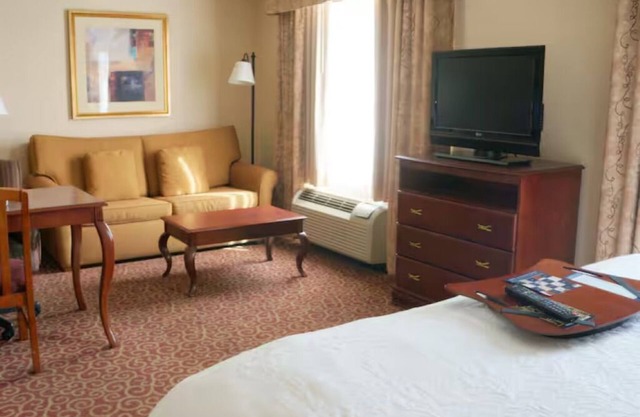 Explore the Grand Canyon: Kingman Stay w/ Pool & Close to Downtown