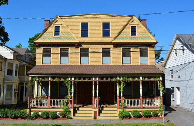 Erkunden Sie Uptown Kingston vom historischen Bau Guesthaus aus