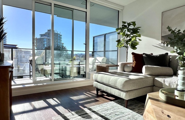 Explore Victoria - a Waterfront Haven! Has Parking & AC - 90 DAYS MINIMUM