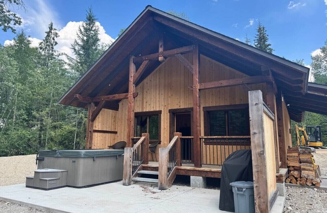 Explorer Creekside Cabin