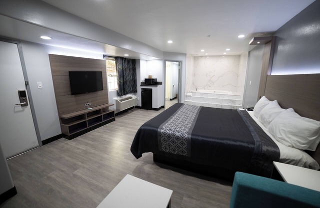 Express Inn & Suites