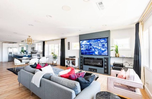 Exquisite 3-bedroom home with hot tub & firepit