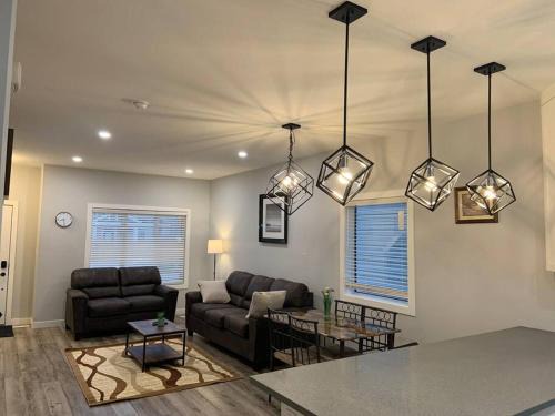 Exquisite 3 BR Villa with Double Garage-King Bed