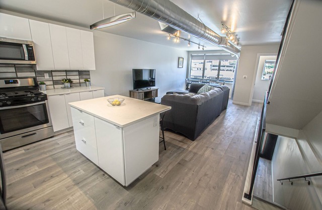 Exquisite 4Bed/3.5Bath Home W/Garage +Rooftop Deck