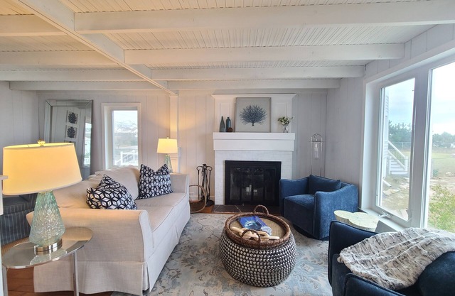 Exquisite Beachfront Cottage With Panoramic Ocean Views