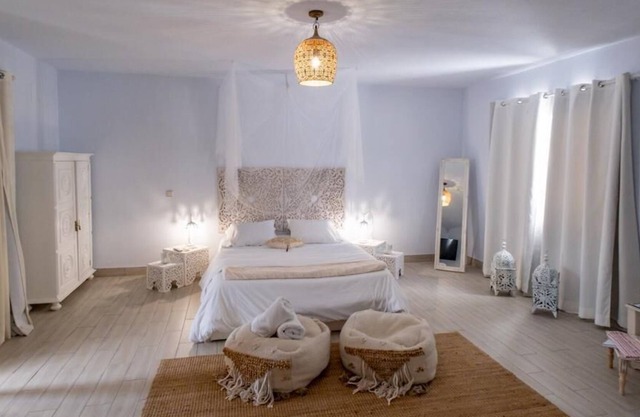 Exquisite bed & breakfast, 7 individual suites with outdoor pool
