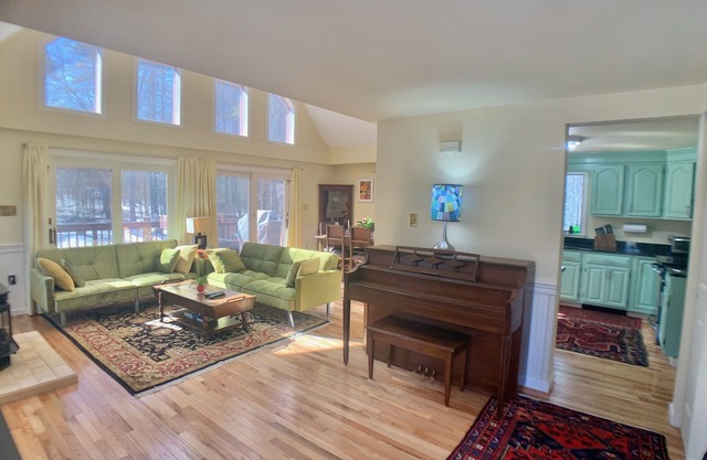 Exquisite Chalet by Ashokan water and Woodstock’s most scenic walks