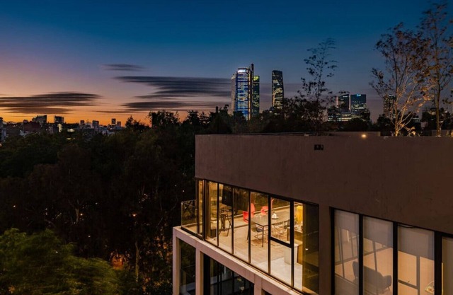 Exquisite Countess Haven: Luxe PH with Rooftop/Gym