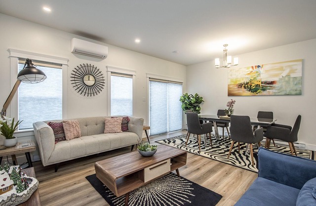 Exquisite Cowie Hill Townhouse