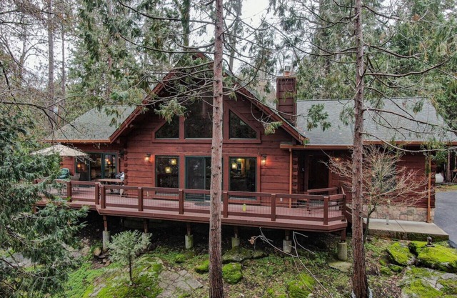 Exquisite Custom Log Cabin in the Pines