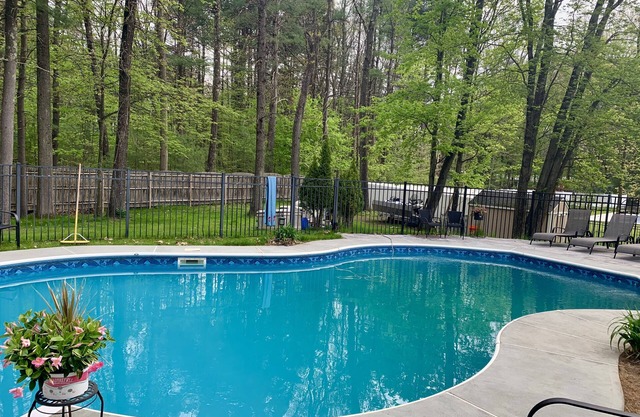 Exquisite Estate-Saratoga Springs Ny Home with a Pool and Hot Tub