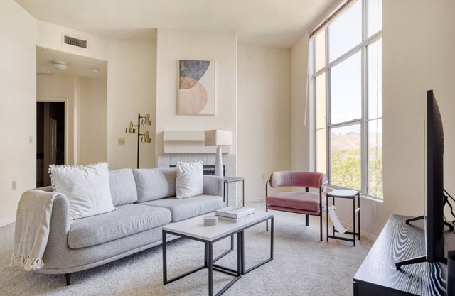 Exquisite Fremont 2BR w/ Pool, W/D & Gym, near TJ & WF, by Blueground