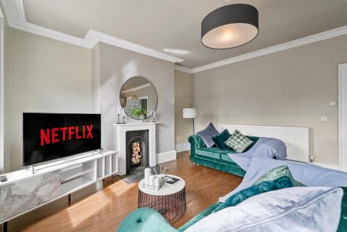 Exquisite Georgian Apartment with Reserved Parking