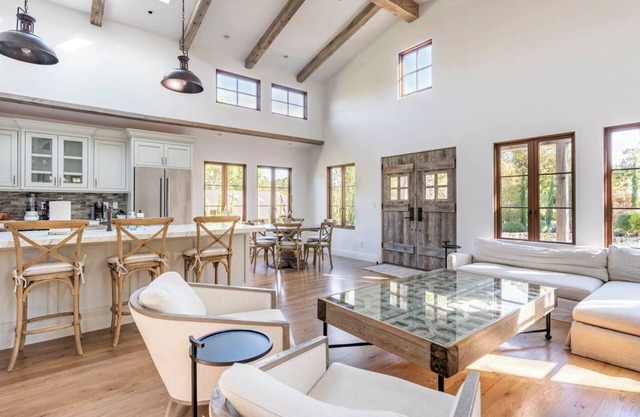 Exquisite luxury executive 3-suite cottage