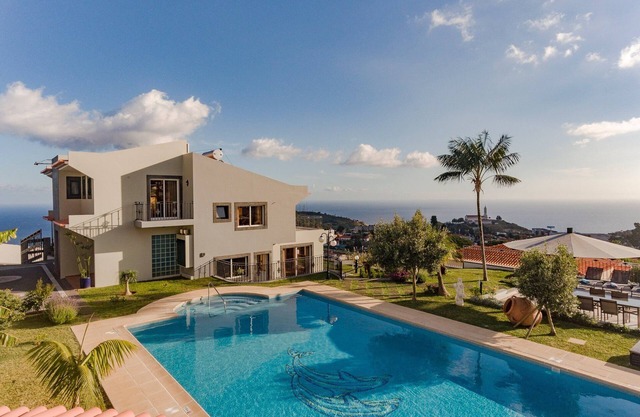 Exquisite Madeira Villa | Villa Funchal Belair | 4 Schlafzimmer | Panoramablick auf das Meer | Behei