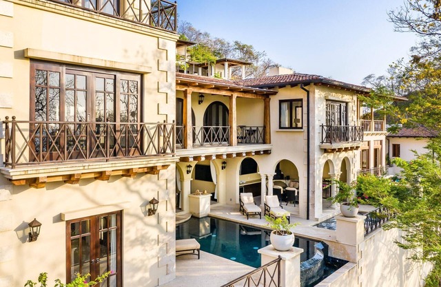 Exquisite Mediterranean Home with pool, hydromassage and sauna