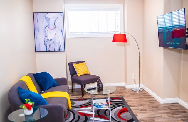 EXQUISITE & MODERN EXECUTIVE SUITE WITH PARKING