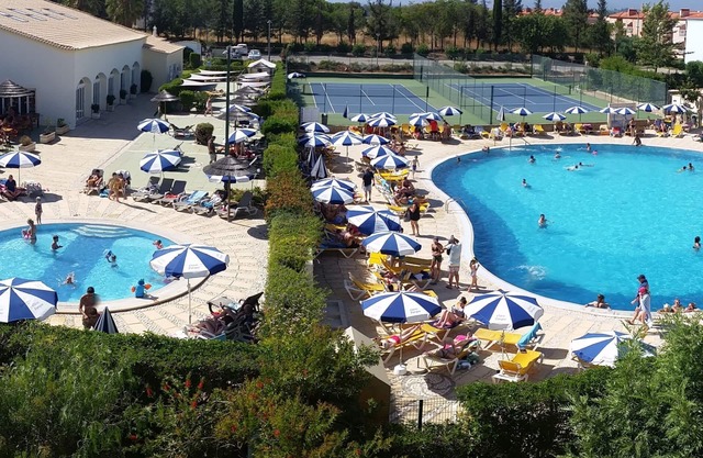 Festzelt am Pool Apt im fabelhaften Oasis Parque