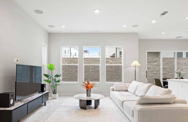 Exquisite Retreat on Pin Ln #41790