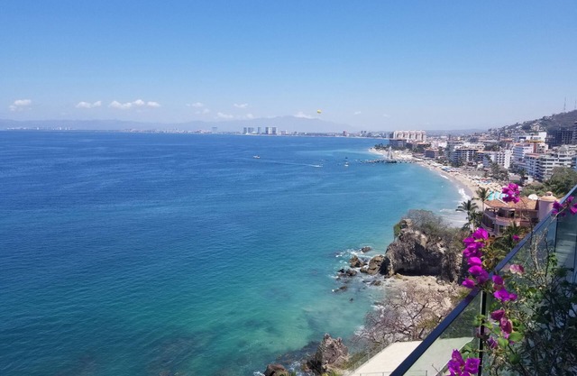 EXKLUSIVES SAYAN BEACHFRONT DUPLEX PENTHOUSE MIT PRIVATEM POOL, CONCHAS CHINAS