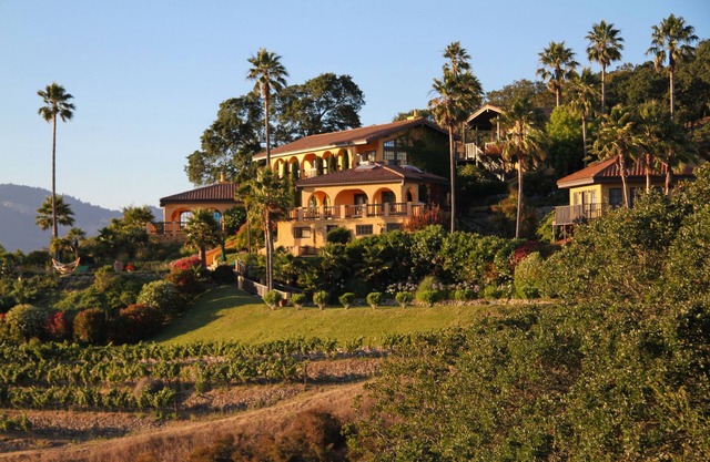 Exquisite Wine Country Villa, Weingut und Weinkeller, Villa Montebella
