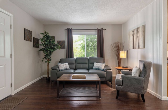 Extended Stay 1BR Apt Steps to Wine-Dine-Pubs + Dog Friendly