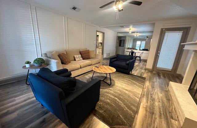 Extended Stay: Backyard, Garage, Fireplace