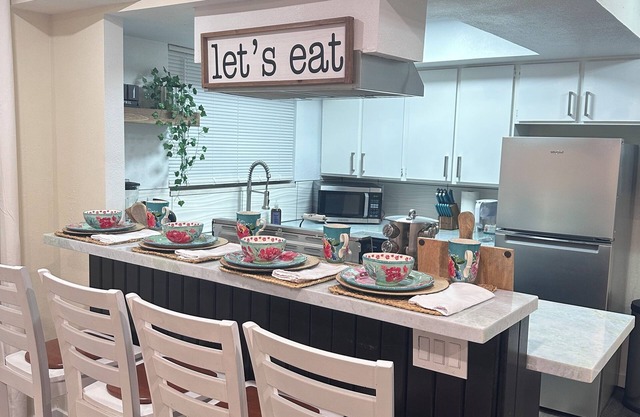 Extended Stay Cozy 2-bedroom condo with WiFi, AC in beautiful Salt Lake City