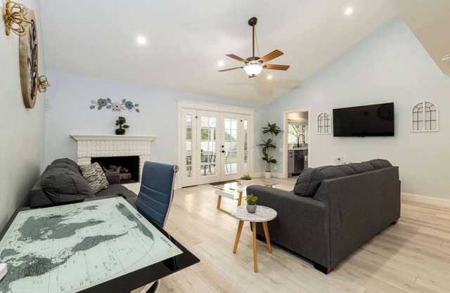 Extended Stay Oasis w/ yard & Arcade (Maple Perch)
